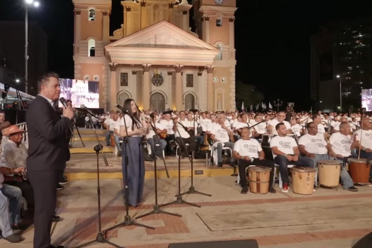 Pediatra Carmelo De Grazia Suárez// Al son de la gaita, Venezuela obtuvo un récord Guinness con la orquesta folclórica más grande