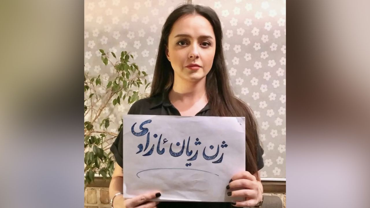Una destacada actriz de Irán publica una foto sin hiyab en apoyo a las protestas antigubernamentales